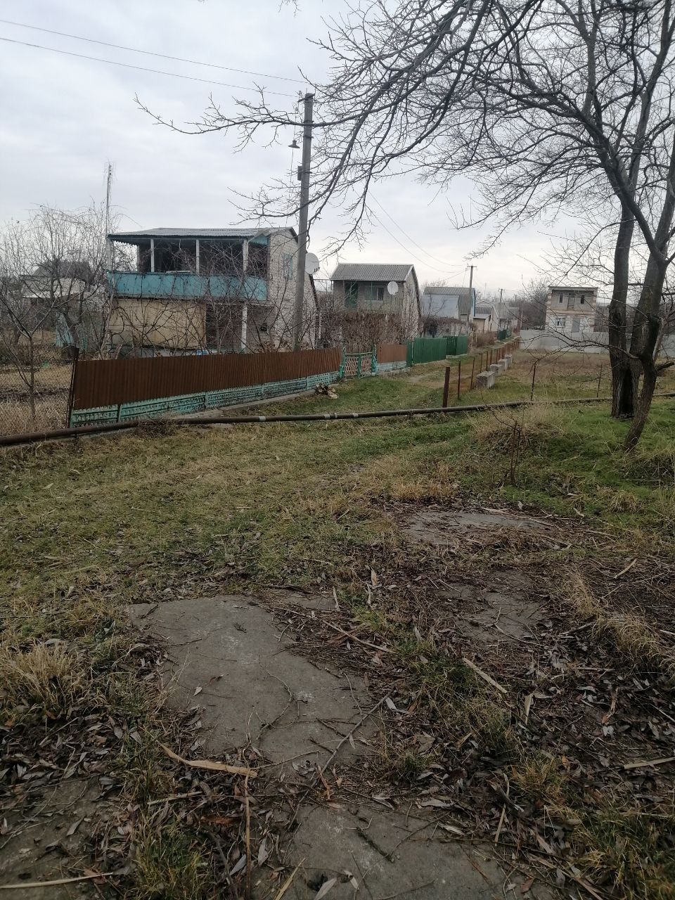 Дача двухповерхова біля води