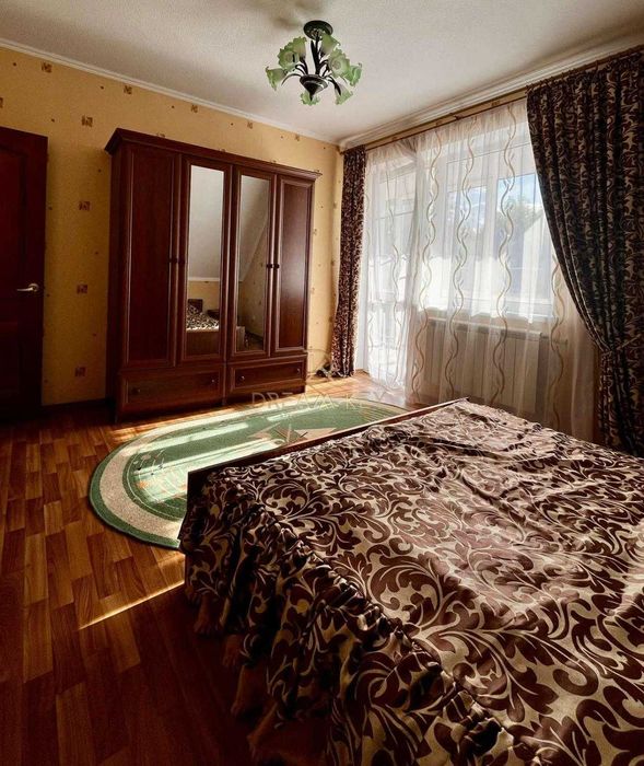 Продам теплий будинок 210кв, 3 спальні, камін, вихід до річки Осокорки