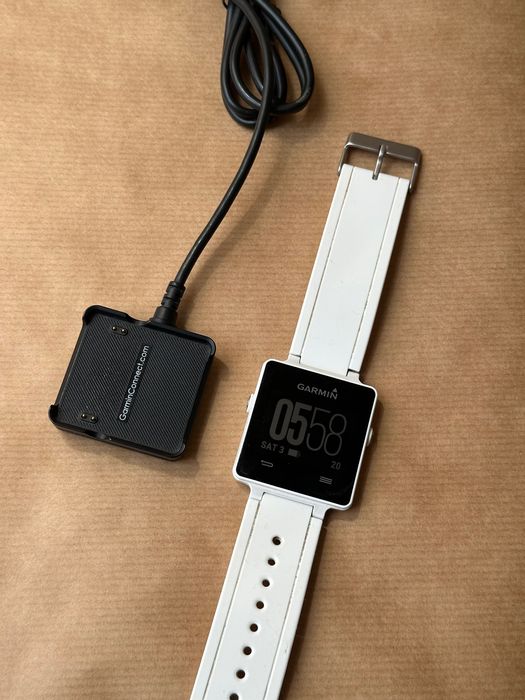Garmin vívoactive (першого покоління) — фітнес-годинник з GPS