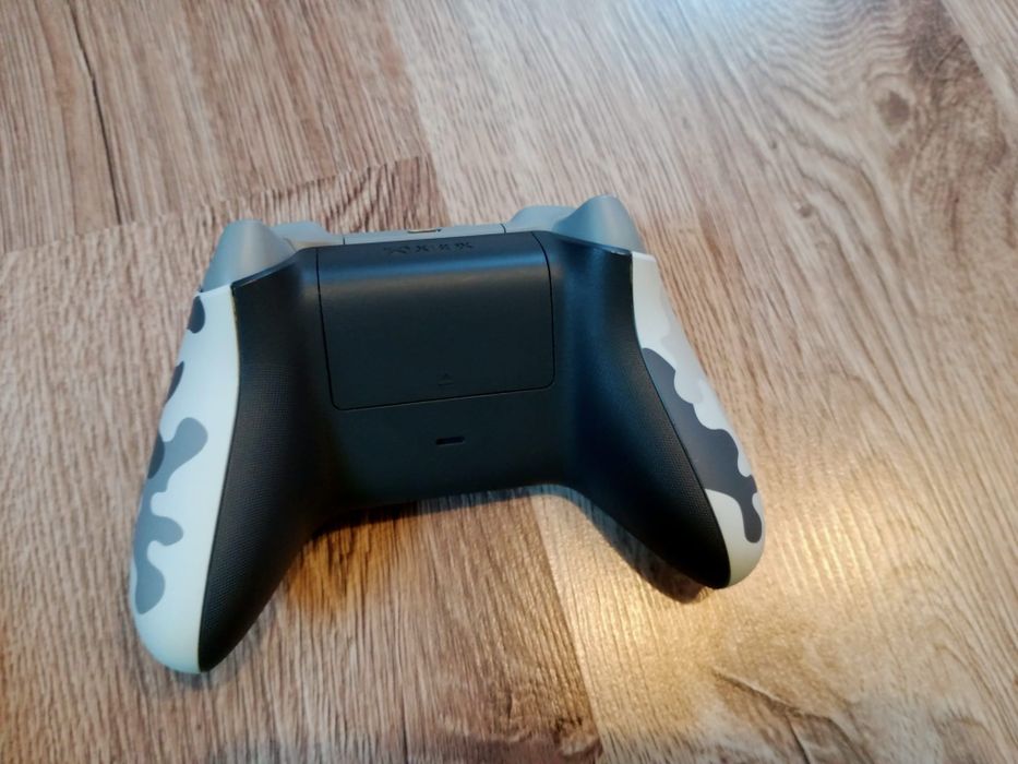 Konsola Xbox series s z dwoma padami