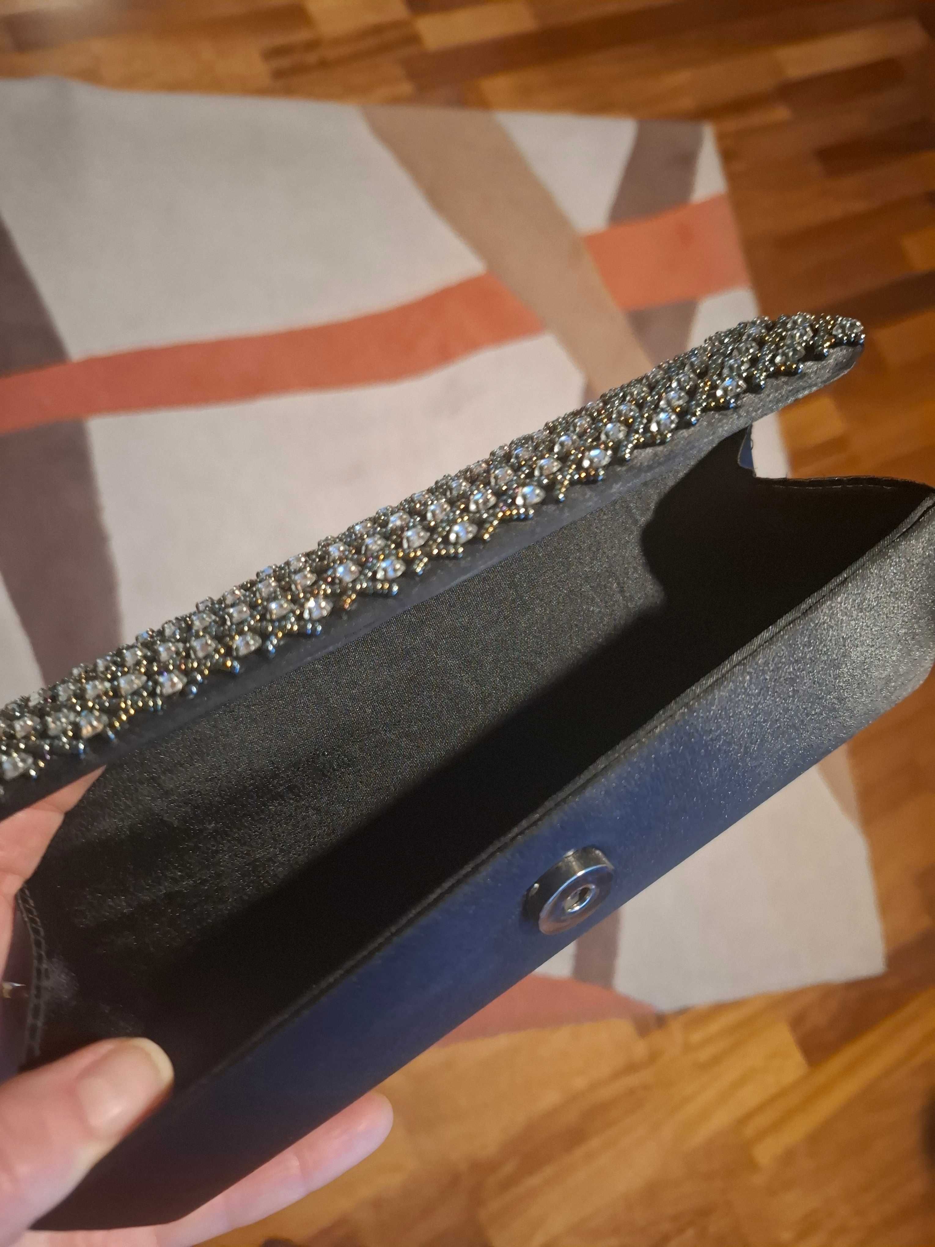 Elegancka torebka z łańcuszkiem i kryształkami Hexeline