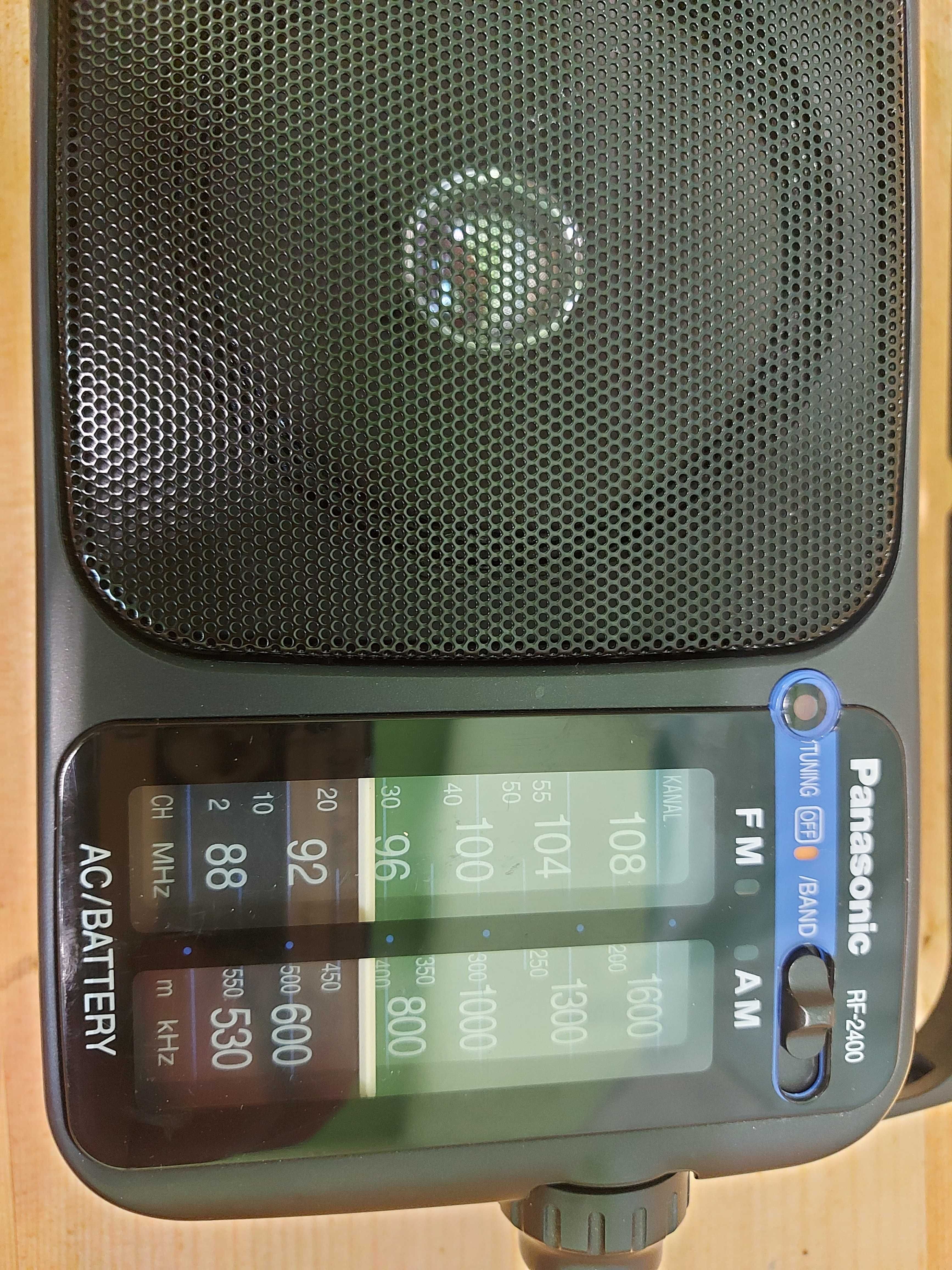 Radio sieciowo-bateryjne AM, FM Panasonic RF-2400