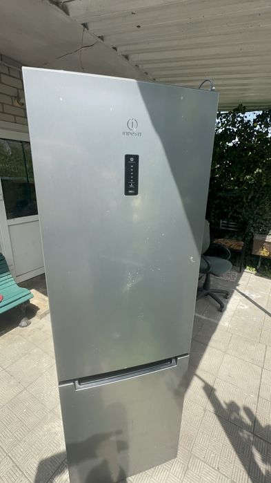 Холодильник Indesit ITI 5181 s вживаний