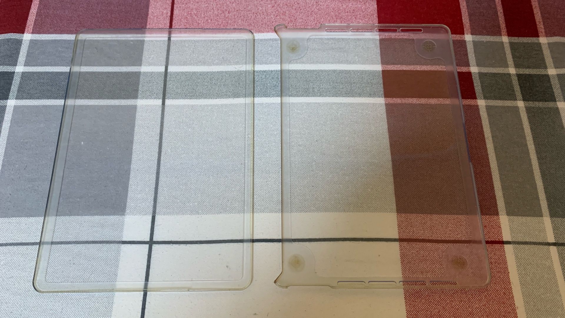 MacBook Pro 2017r., kolor: tytanowy, + nowa ładowarka