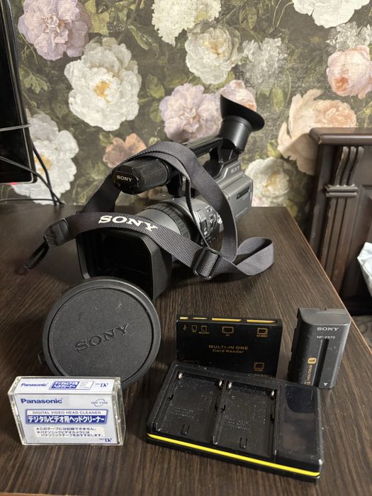 Камера Sony VX2100E