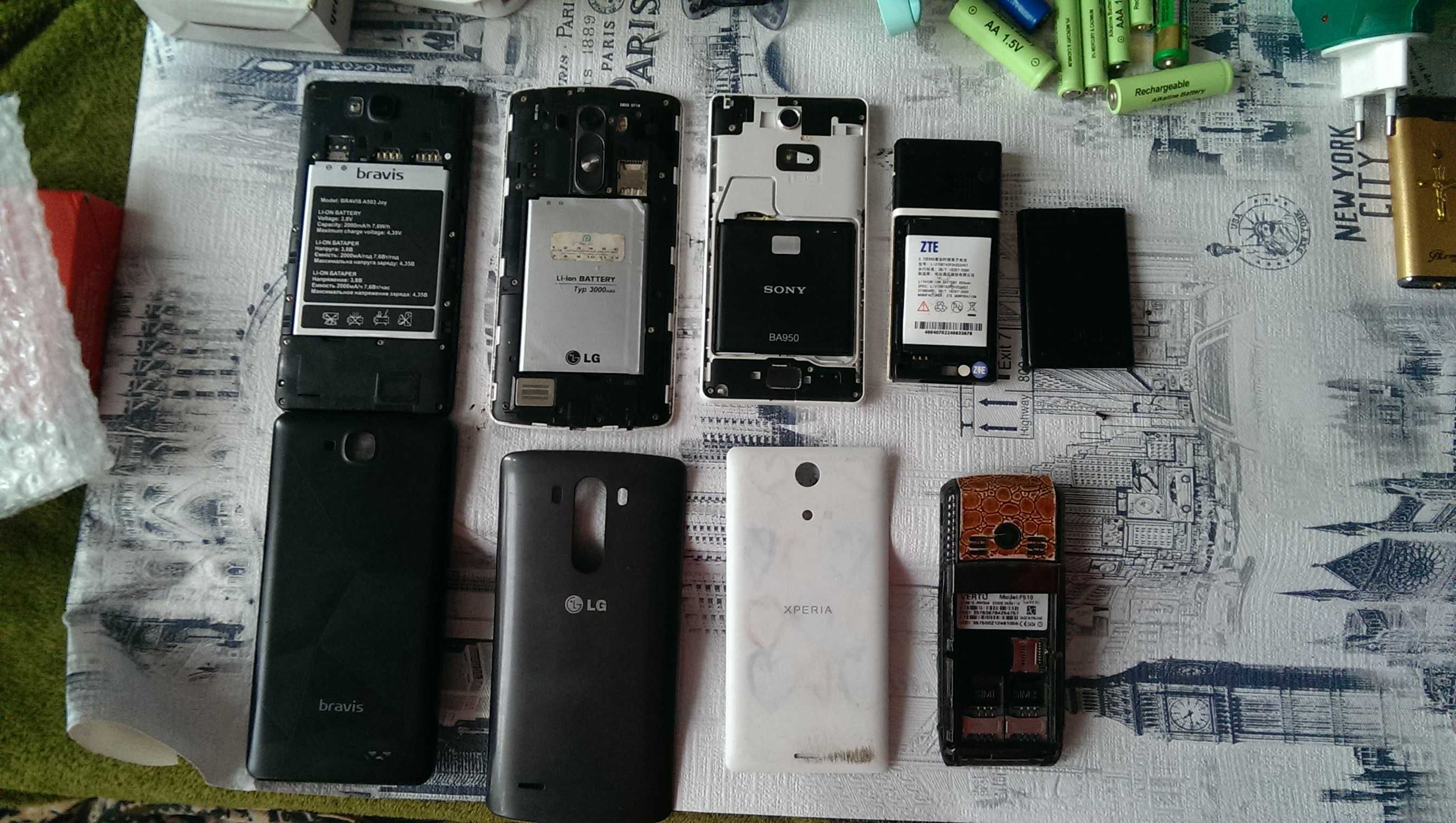 Лот рабочих смартфонов и прочей електроники-VERTU, Bravis a503, Sony