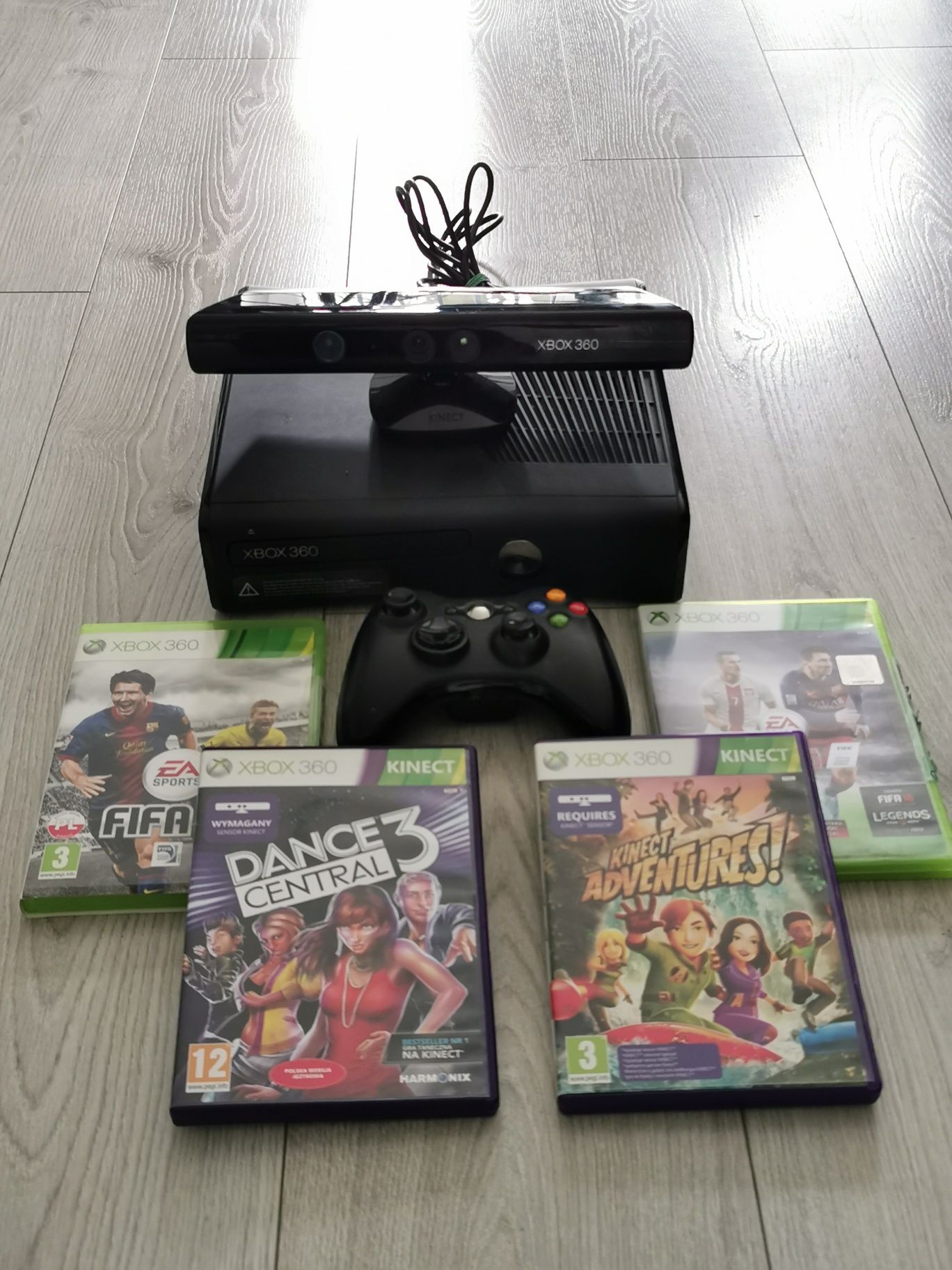 XBox 360 + kineckt + 1 Pad + GRY !!!