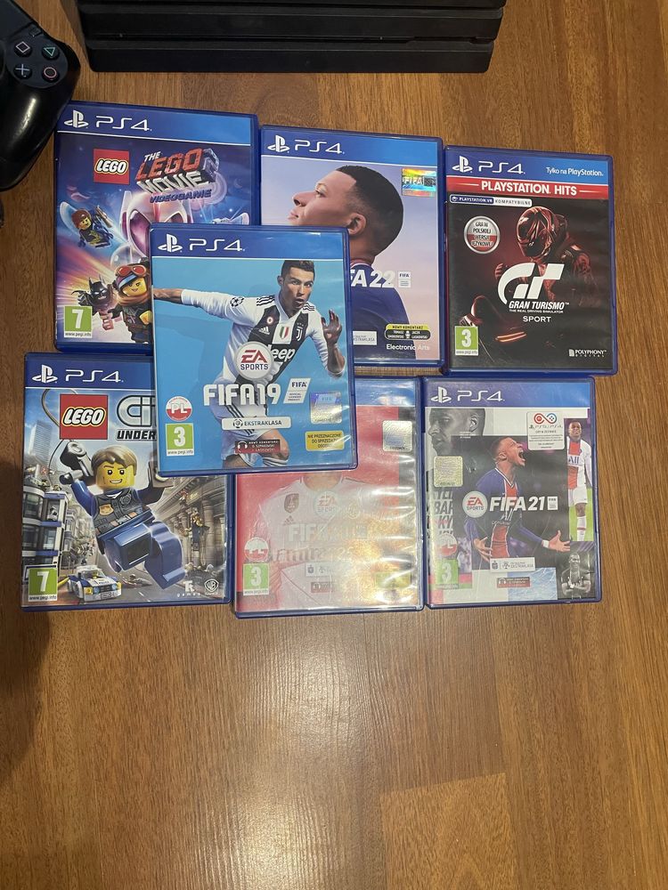 Ps4 pro 1 tb z grami i padami