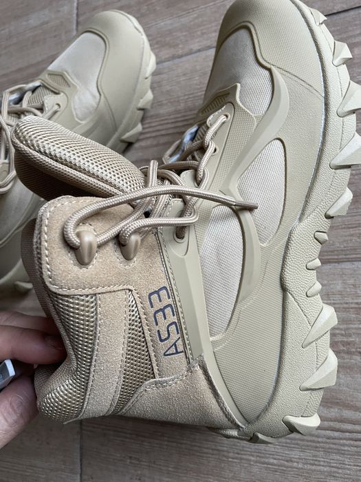 Bota militar nova