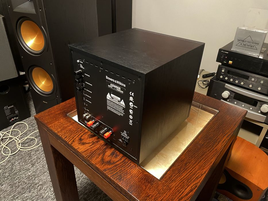 Subwoofer aktywny Bowers & Wilkins ASW 608 200 Watt