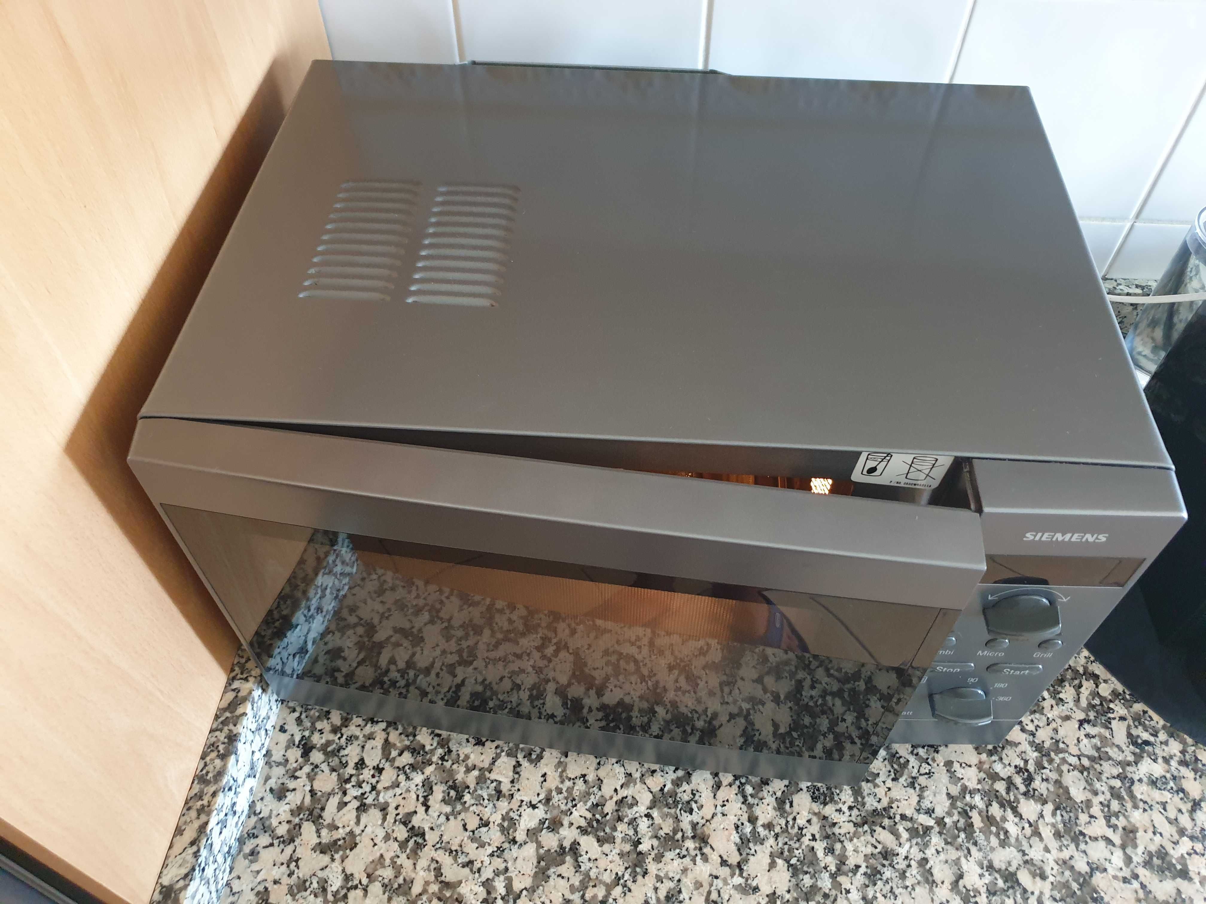 Microondas com grill em bom estado