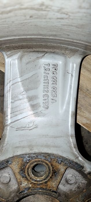 Продам диски 5х130 R16 ET50 с зимней резиной Dunlop 235/65 r17