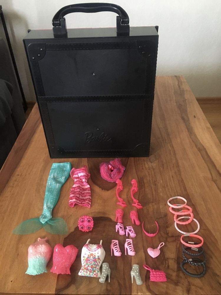 Szafa walizka Barbie z wyposażeniem oryginalna firmy Mattel