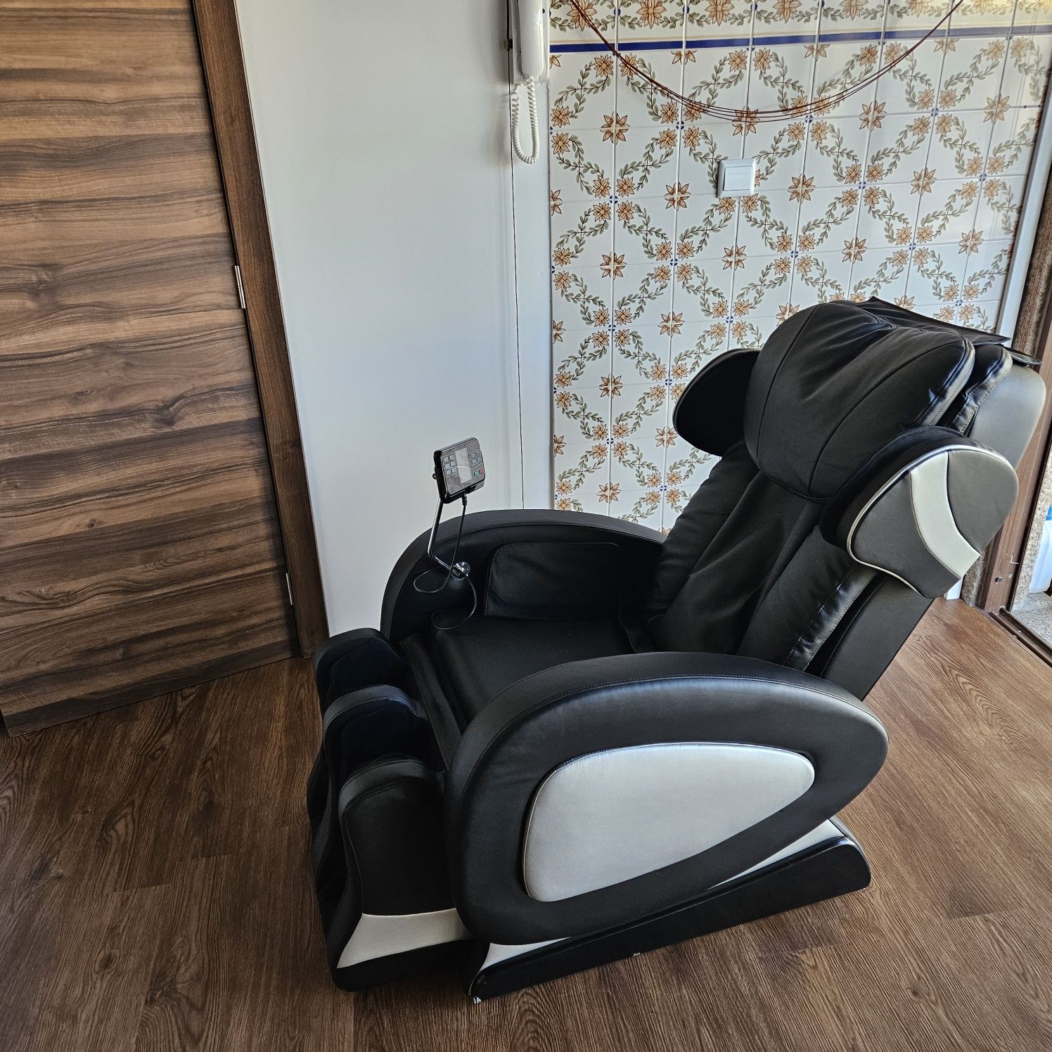 Cadeira de massagens com ecrã couro artificial preto como nova