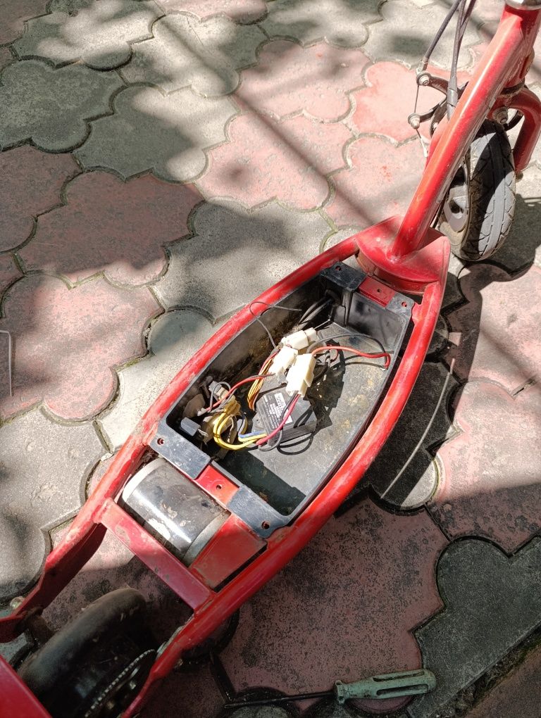 Электро самокат razor e100