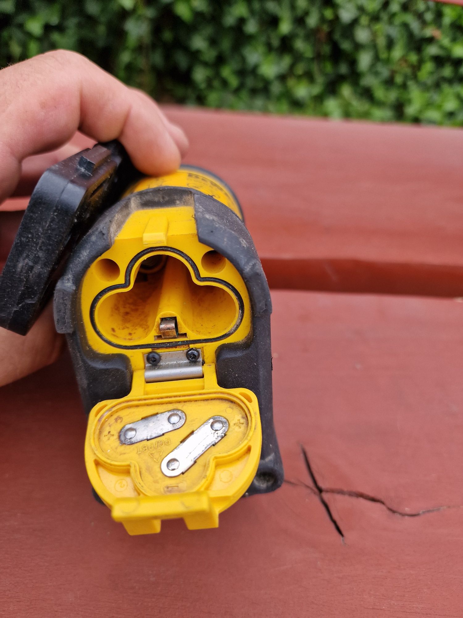 Dewalt poziomnica krzyżowa uszkodzona