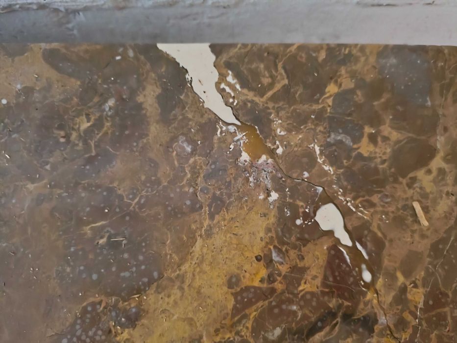 Credência Antiga em Talha e Pedra