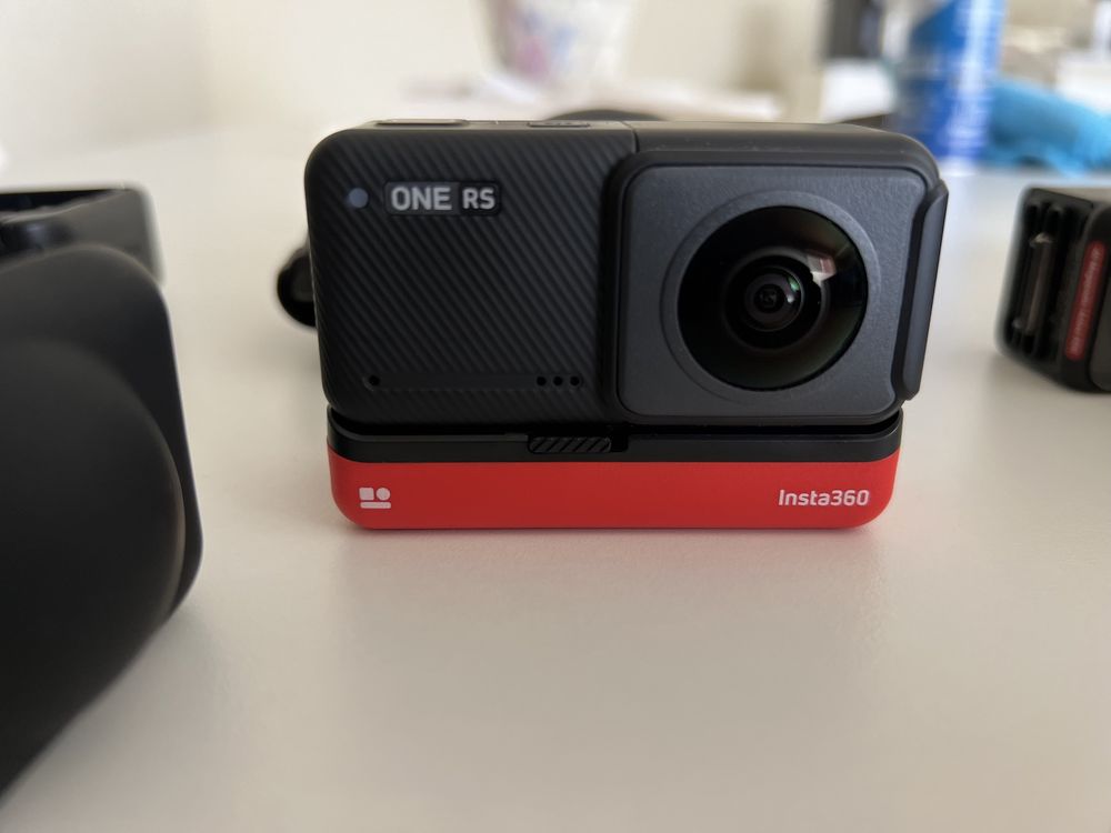 INSTA360 RS ( com extras vara, +uma bateria e case )