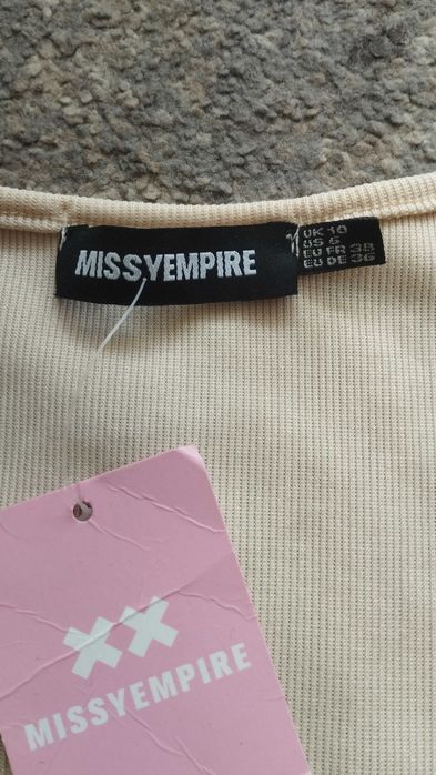Бежеве облягаюче плаття Missy Empire