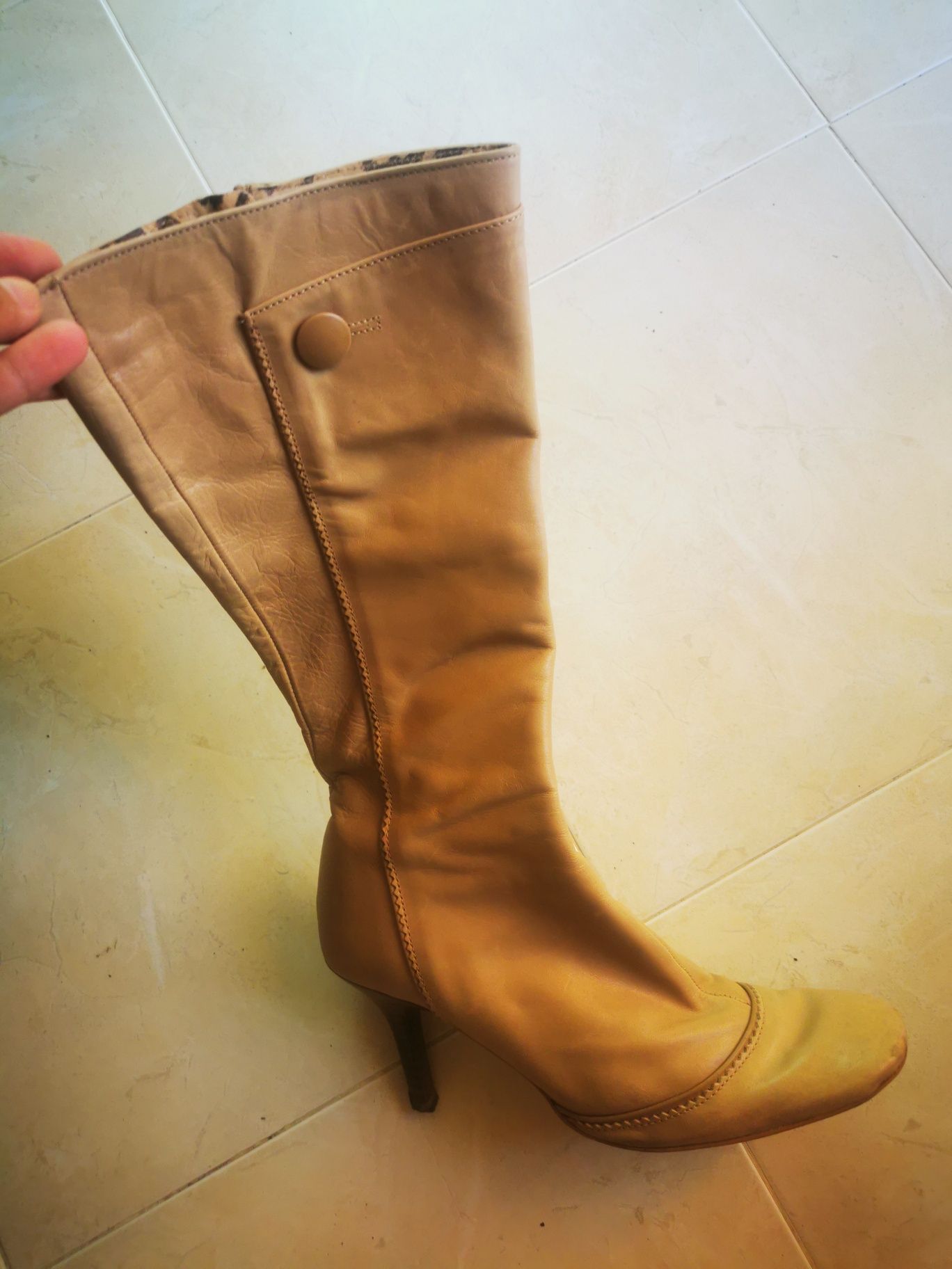 Botas cano alto camel