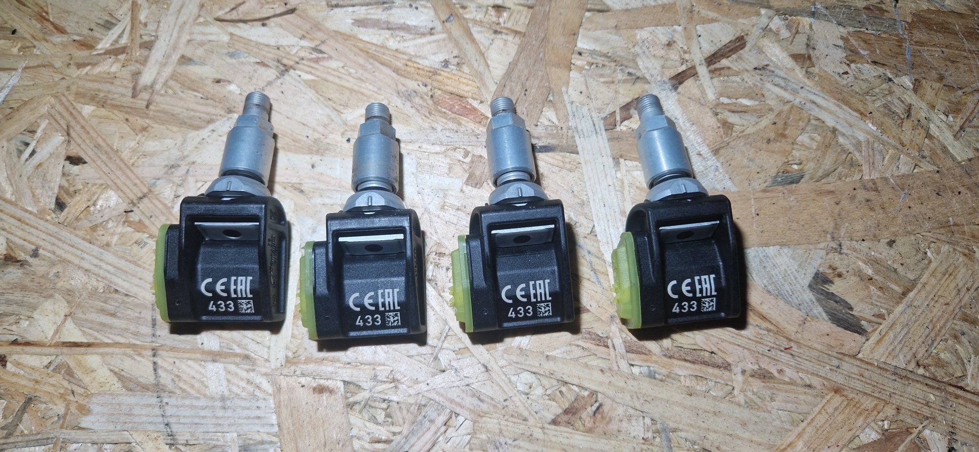 Czujniki ciśnienia TPMS Mercedes Schrader IC 2546A- DG6W2D4