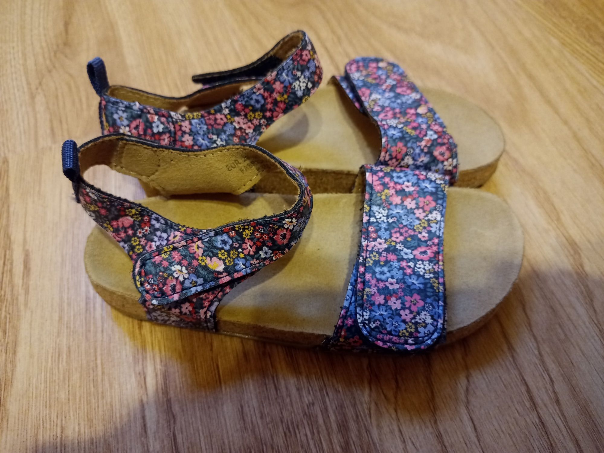Sandały klapki H&M buty na lato skóra 28