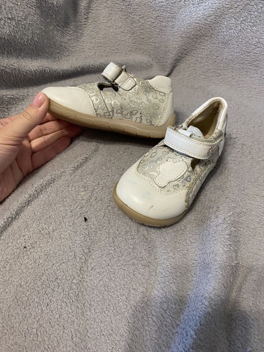 Кросівки, туфлі,мокосини для дівчинки