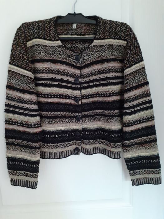 Zapinany, krótki sweter r. M/L