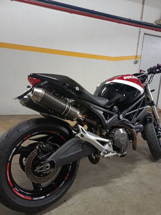 Ducati Monster 696