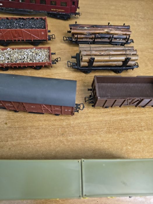 Zestaw 15 wagonów kolejowych – skala HO (1:87) – PIKO / Roco