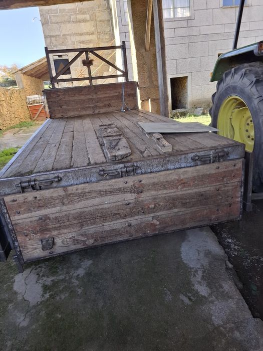 Reboque de marca Tavares