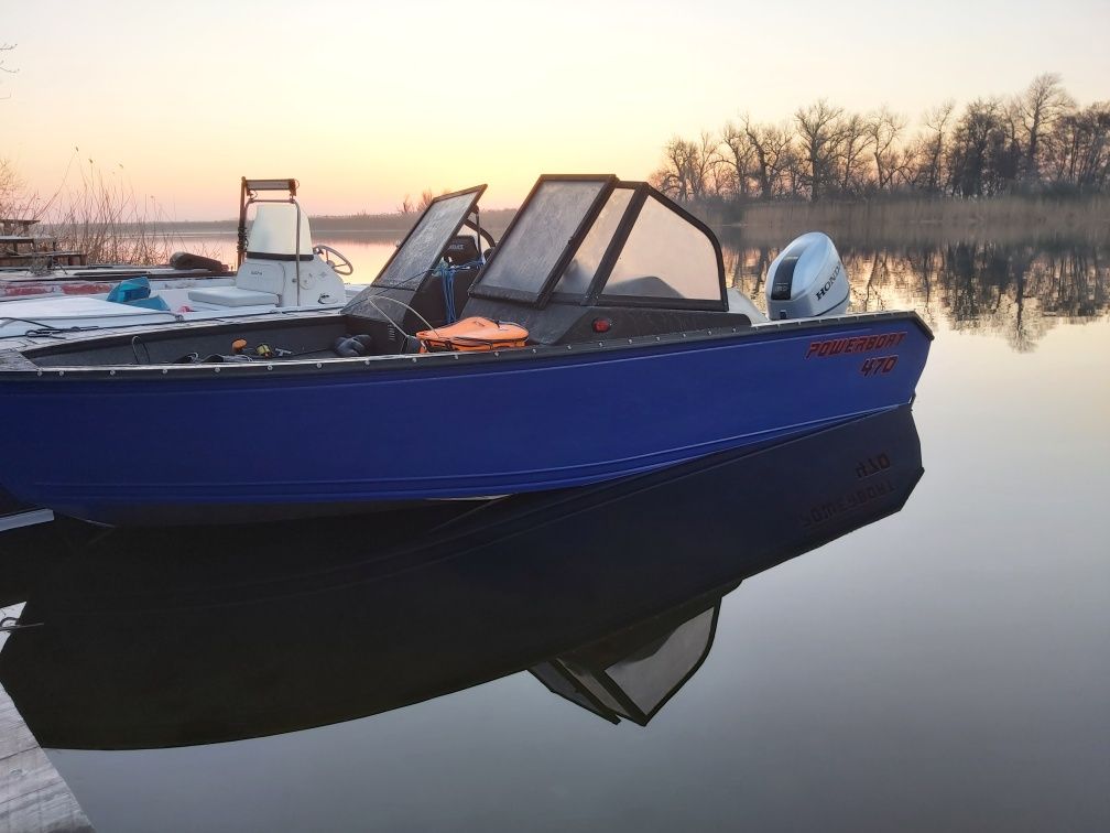 Моторний човен  Powerboat 470