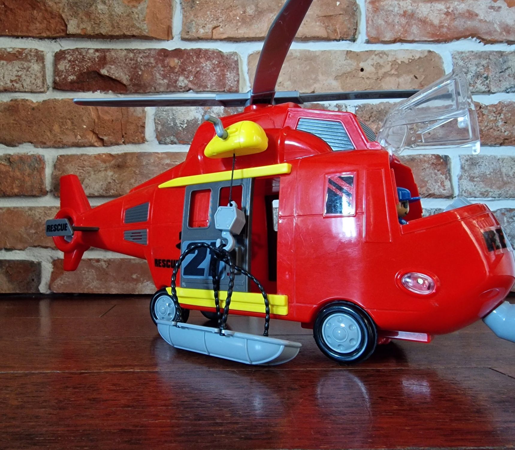 Helikopter ratunkowy na napęd, LED, dźwięki