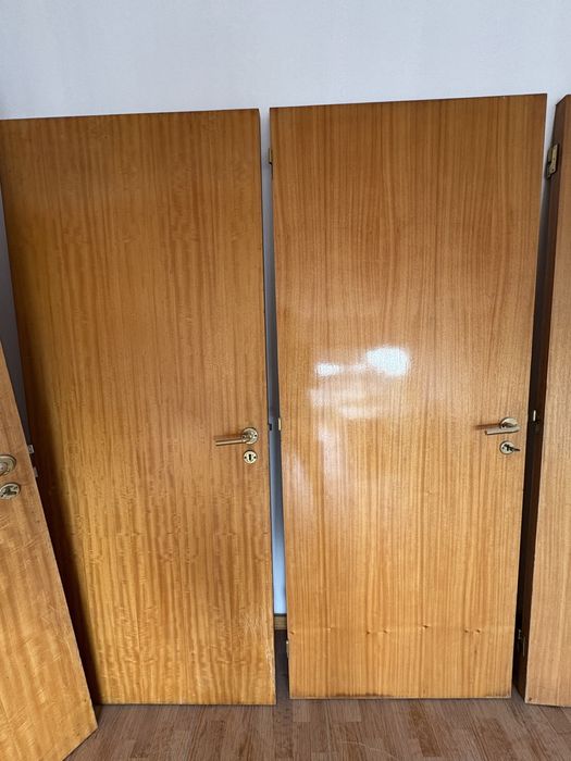 Portas castanhas