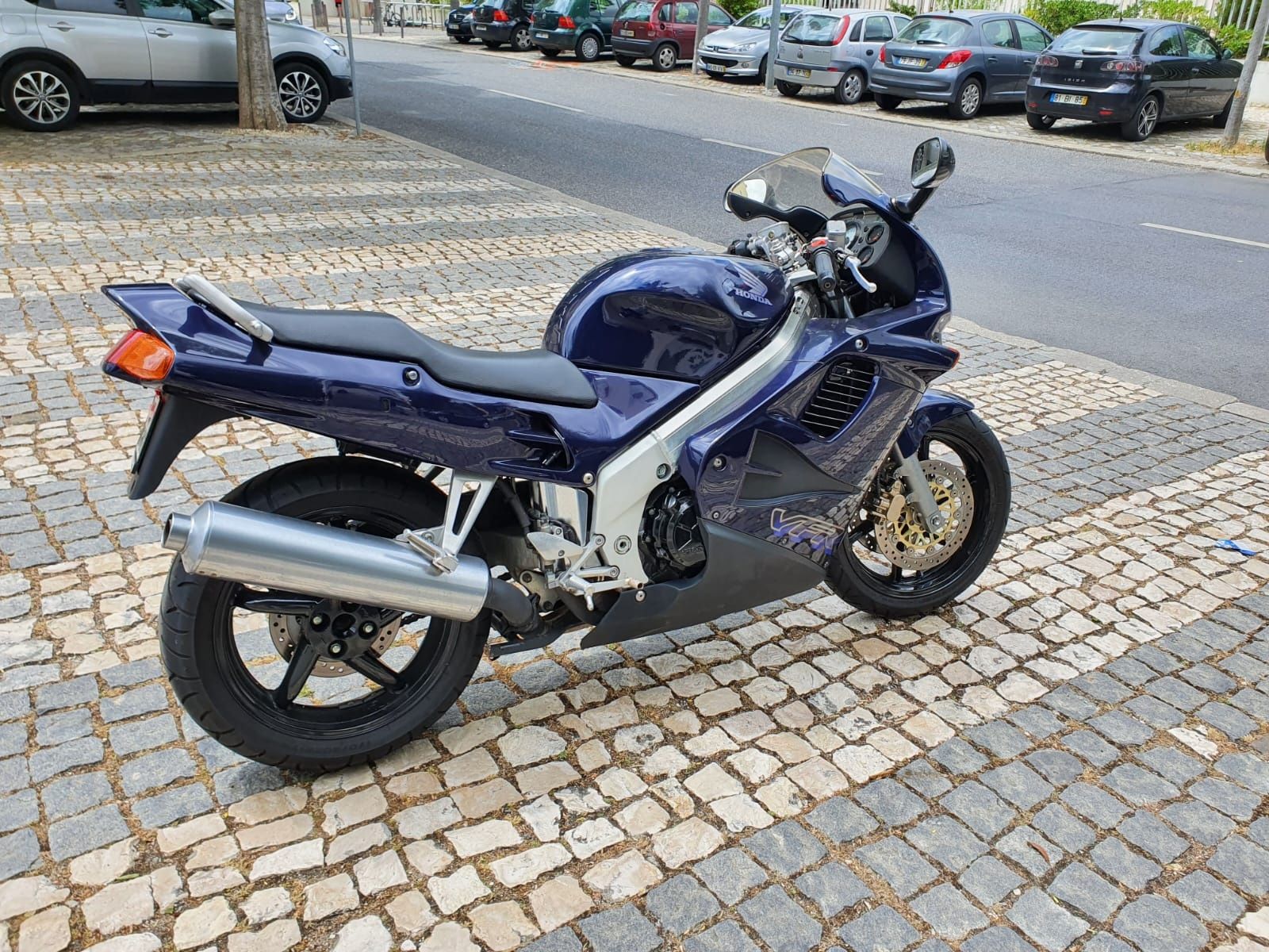 Vfr 750 rc36 irrepreensível