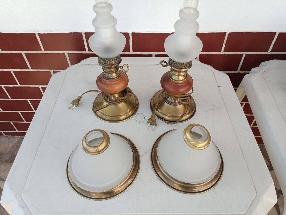 Dois candeeiros muito lindos