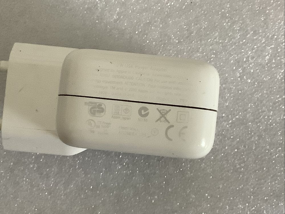 Carregador original Apple modelo A1357  5,1V , 2,1A , 10W .