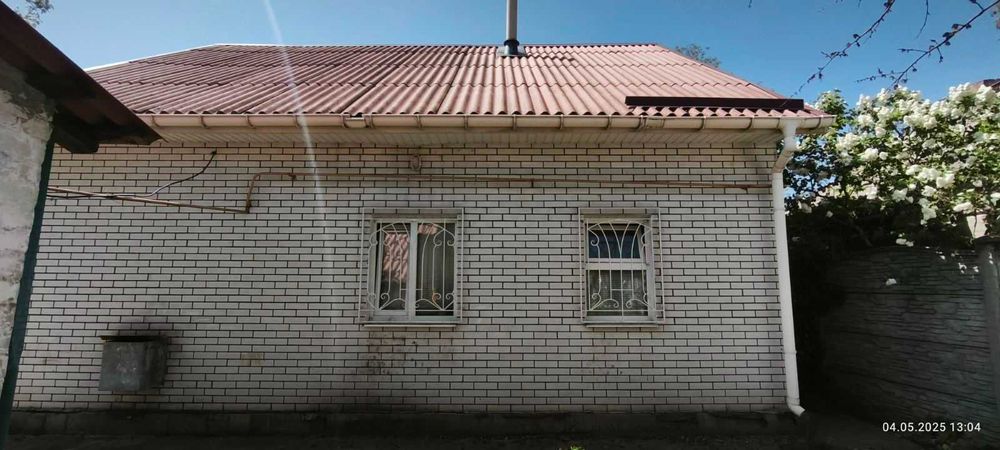 Терміново!Продам теплий будинок у центрі,з ділянкою 11 соток,газ,піч