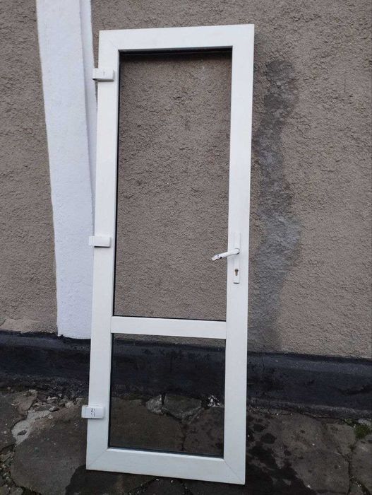 Металопластиковая дверь.2,10х72см(без основного стеклопакета).