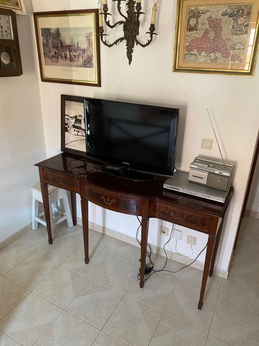 Aparador Inglês Madeira exótica Centenário 1,34 cm