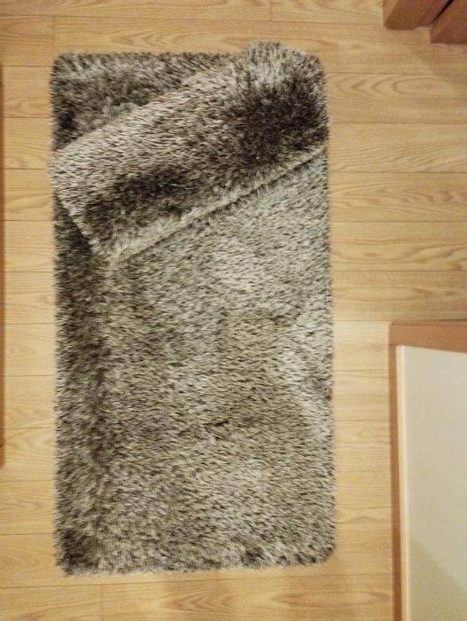 Tapetes Pluma Castanhos com Pêlo Alto - Usados em Bom Estado