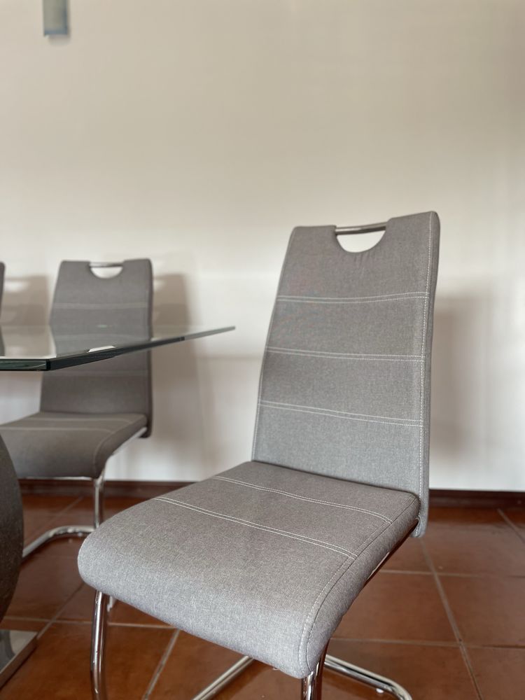 Mesa de Jantar com 8 Cadeiras – Vidro e Design Moderno