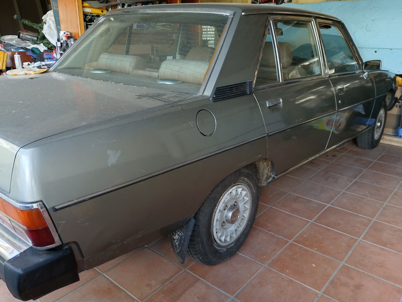 Clássico Peugeot 604 V6