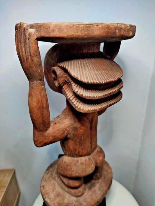 Banco africano. De norte de Angola ou Congo. Africa. Arte Africana.