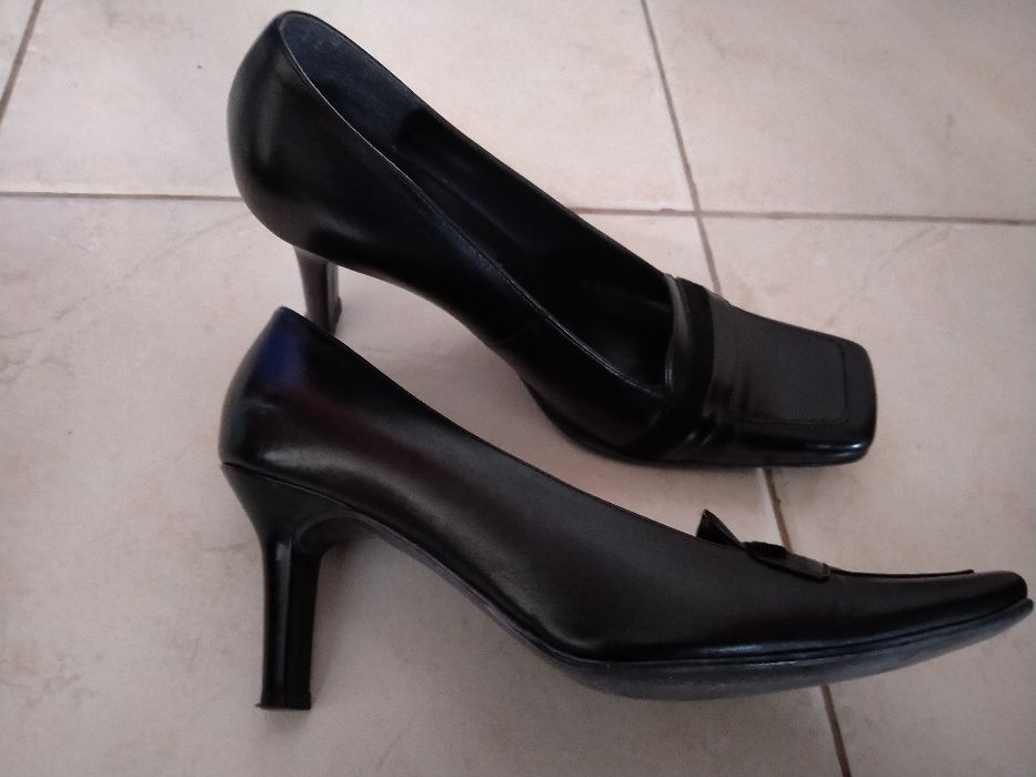 Buty eleganckie skórzane na obcasie czarne RYŁKO