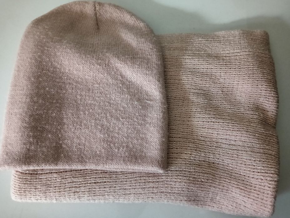 KompletCzapka i komin, pudrowy róż, oraz komin biały, Cena 15