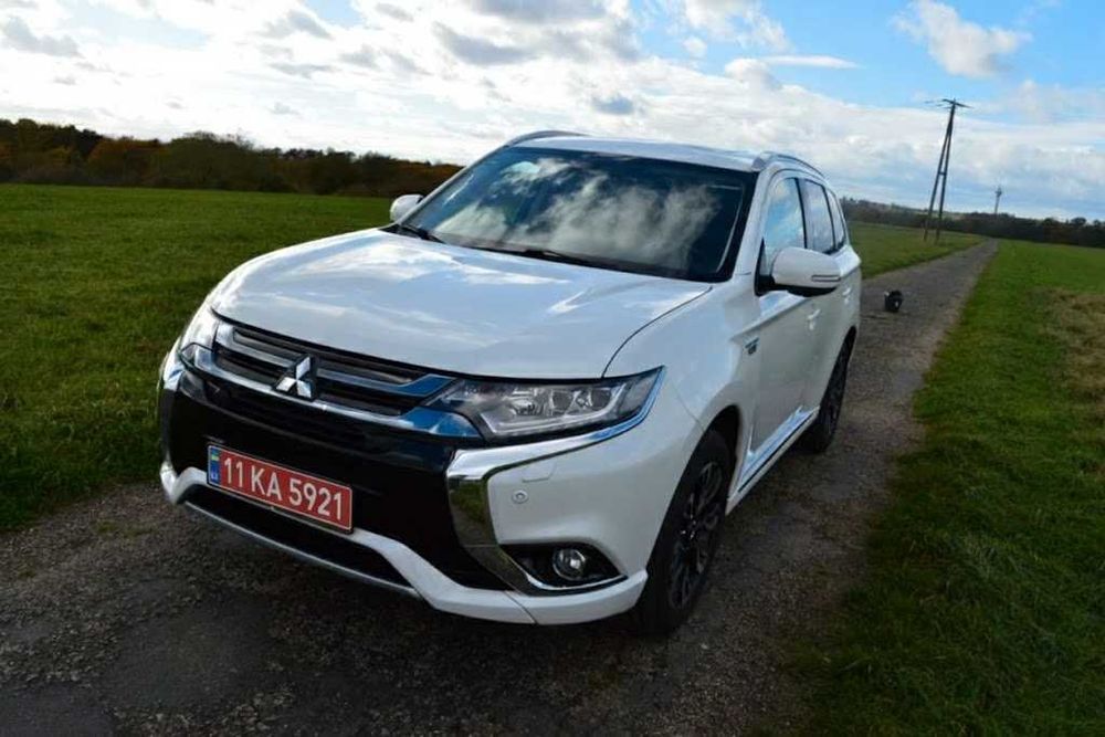 Mitsubishi Outlander PHEV 2016