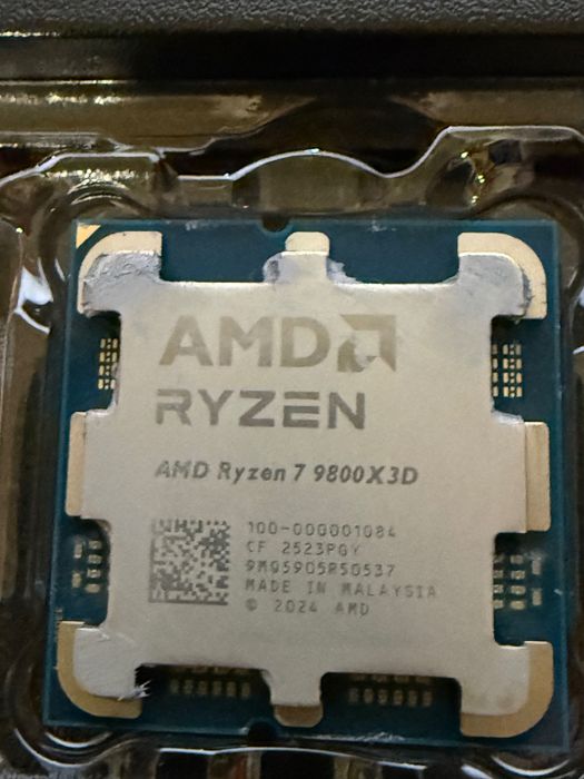 Процесор AMD Ryzen 7 9800X3D 4.7GHz