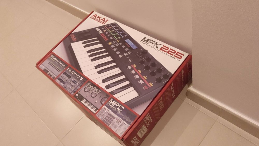 Vendo/troco teclado Akai MPK225