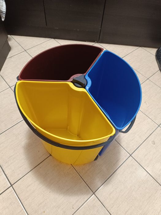 Kosz Pojemnik do Segregacji Śmieci Obrotowy 35 l

Kosz do segregacji o